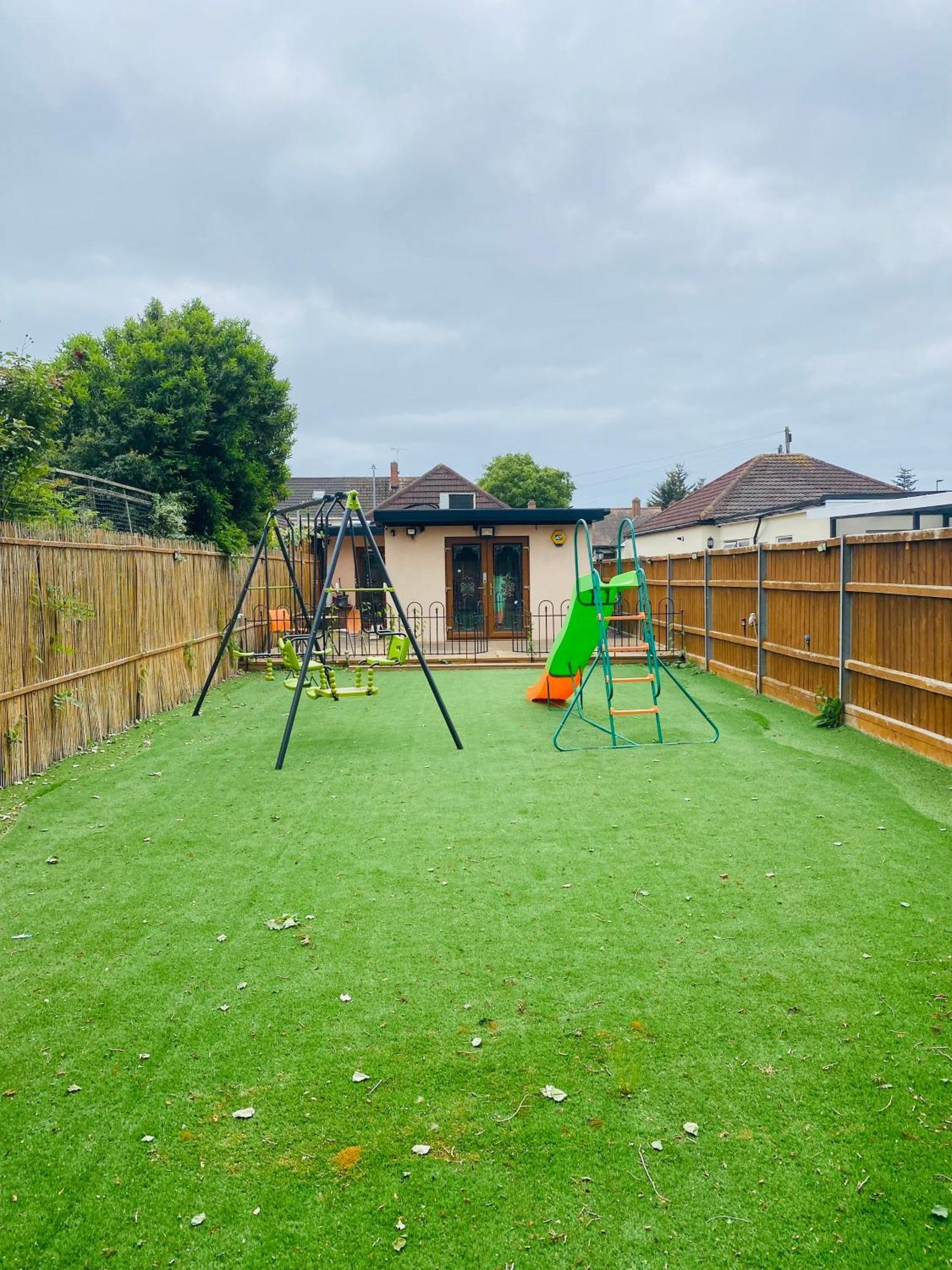 Villa Manor Dagenham
